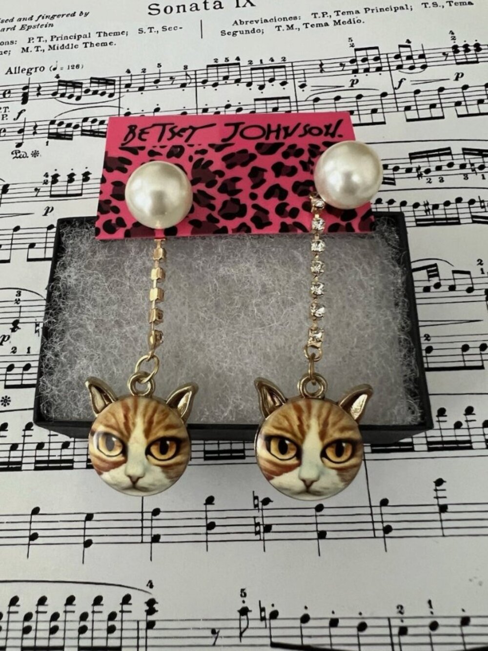 Rare-Betsey Johnson Orange Cat Face Dangle Earrings Faux Pearl Rhinestone